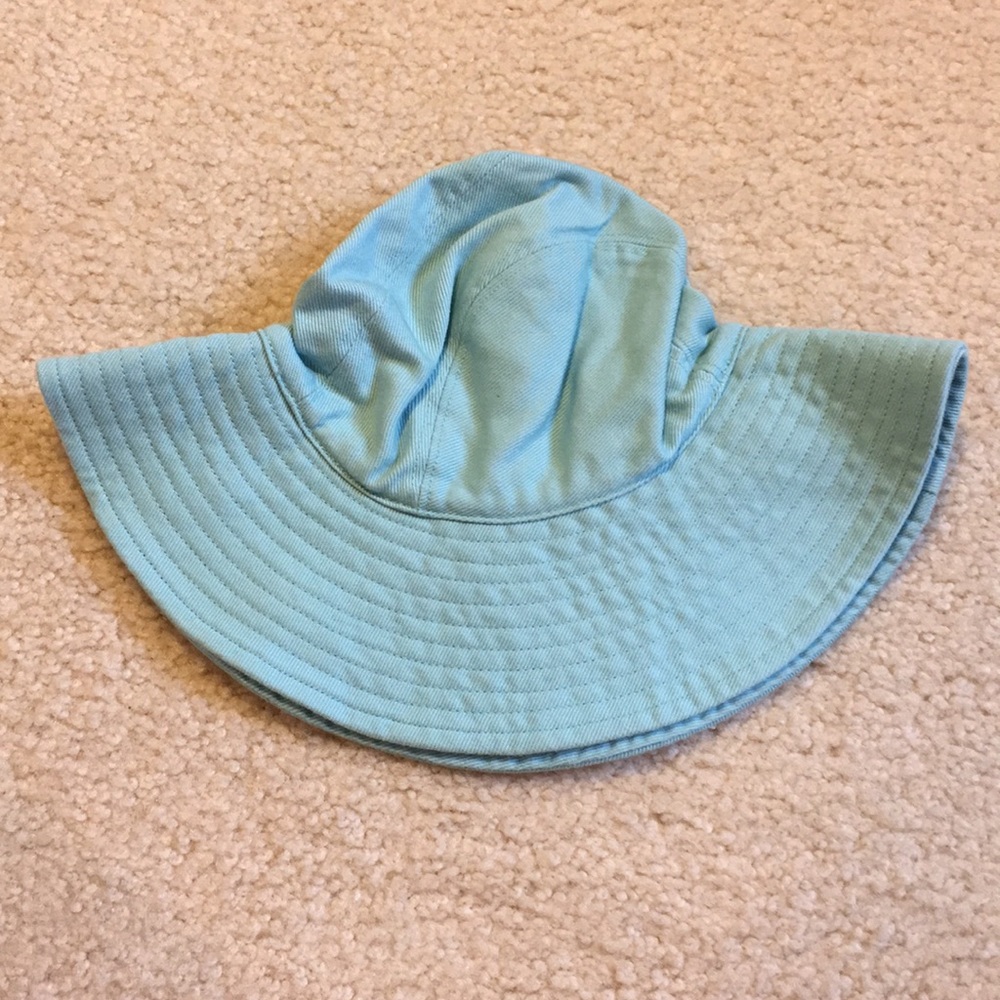 NWT Gap baby brimmed hat size 6-12 months